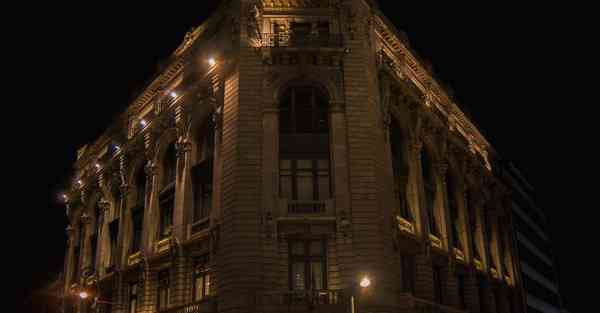 屏幕展开的手机