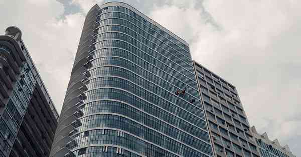 屏幕展开的手机