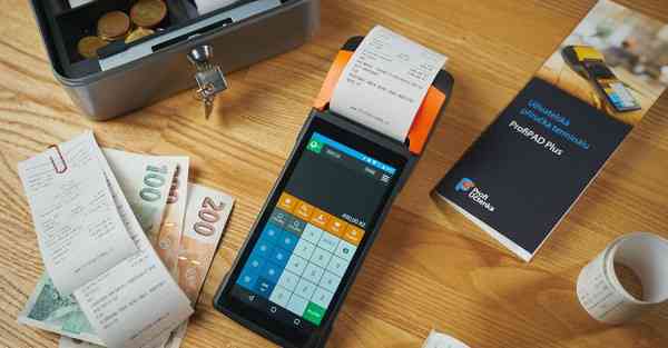 屏幕展厅互动_屏幕展架